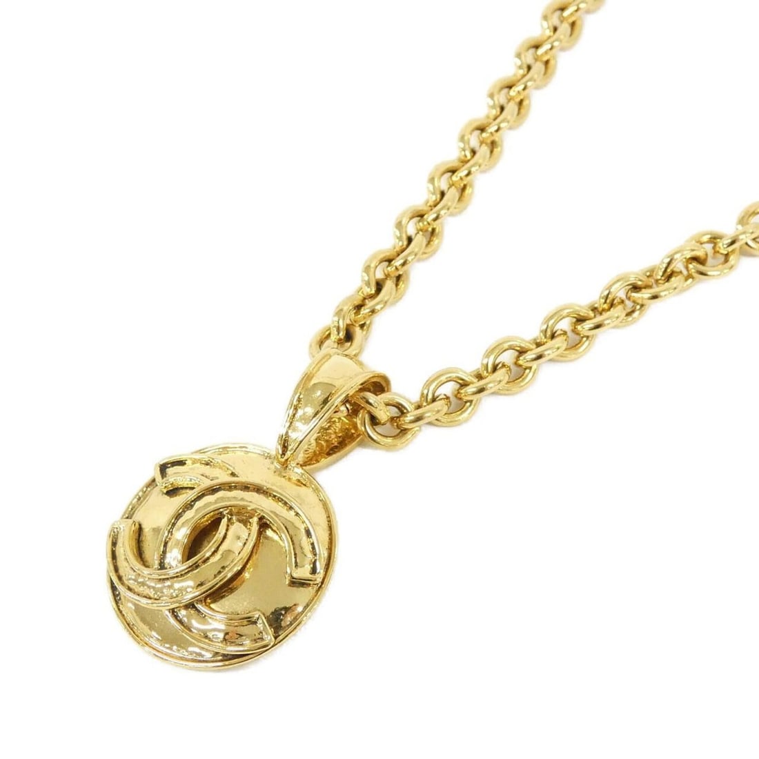 Chanel necklace: --- Catalog ---Category: SizePendant Size: 48mm x 30mm / 1.88'' x 1.18''Neck Circumference: 50 cm / 19.68''Category: DesignColor: GoldGender: WomenNecklace Type: NecklaceCategory: GeneralBrand: