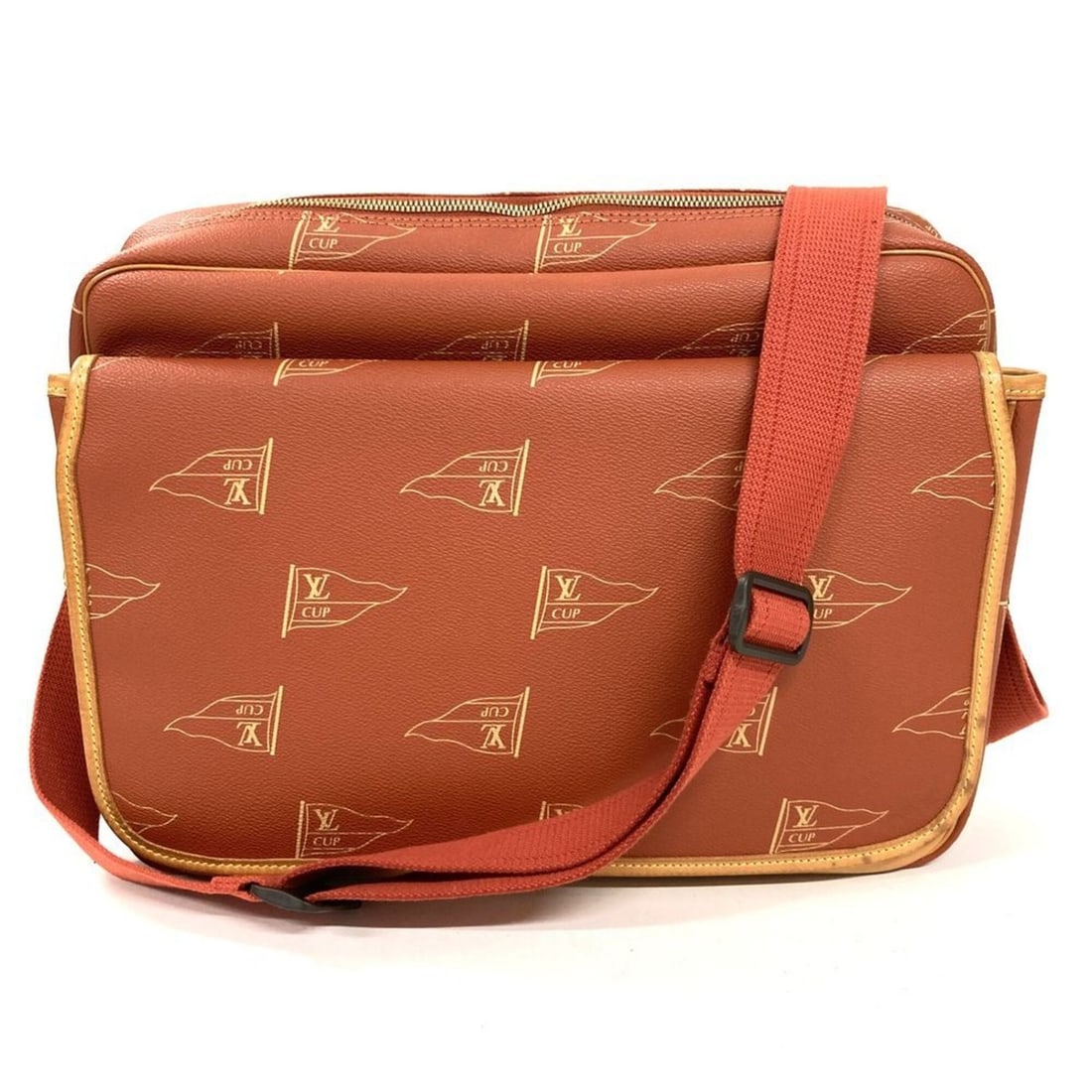 Louis Vuitton Calvi Shoulder Bag M80028 Brown LV Cup Limited Edition Men's: --- Catalog ---Category: SizeSize (HxWxD): 27cm x 38cm x 14cm / 10.62'' x 14.96'' x 5.51''Category: DesignType: Shoulder bagColor: BrownGender: MenMaterial: PVC Category: GeneralBrand: Louis