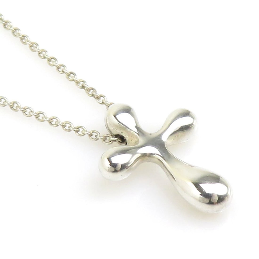 Tiffany & Co. Small Cross Necklace, Sterling Silver 925, Women's, r11317a: --- Catalog ---Category: SizePendant Size: 15mm x 12mm / 0.59'' x 0.47''Neck Circumference: 42 cm / 16.53''Category: DesignColor: SilverGender: WomenMaterial: Silver 925Necklace Type: NecklaceCategory