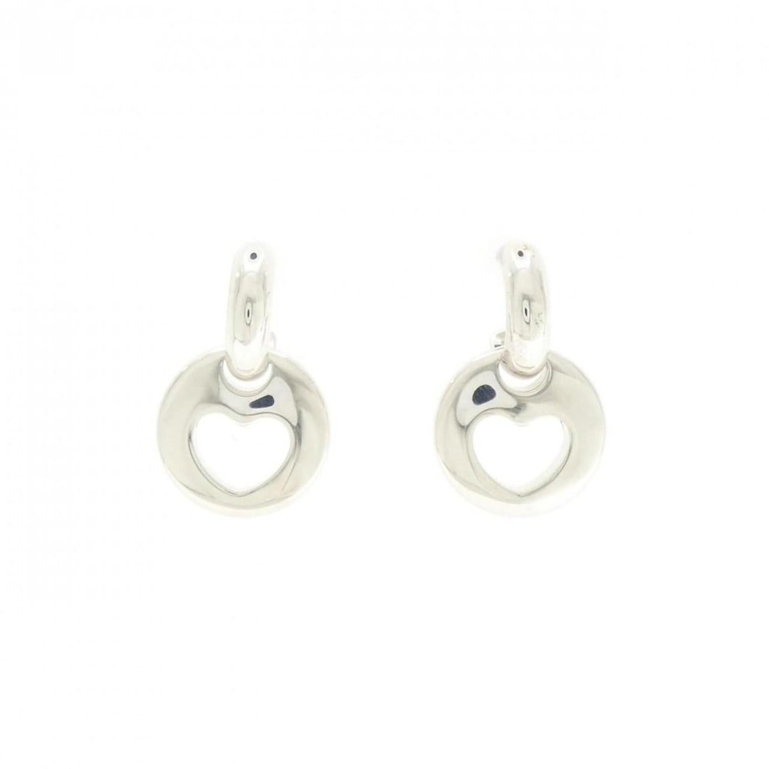 Tiffany Heart Earrings: --- Catalog ---Category: SizeSize (HxWxD): 22.80mm x 14.30mm / 0.90'' x 0.56''Category: DesignType: Stud earringsGender: WomenMaterial: Silver 925Category: GeneralBrand: Tiffany--- Item List