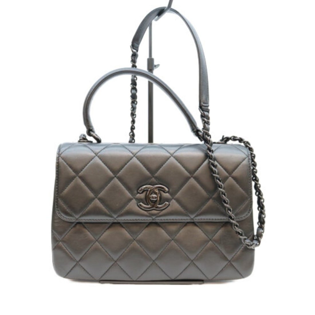 CHANEL A92236 Black Lambskin Trendy CC Small Shoulder Bag, with Hardware, Women's: --- Catalog ---Category: SizeSize (HxWxD): 17cm x 25cm x 8cm / 6.69'' x 9.84'' x 3.14''Category: DesignType: Shoulder bagColor: BlackGender: WomenMaterial: Leather Leather/Fur Type: LambskinCategory: