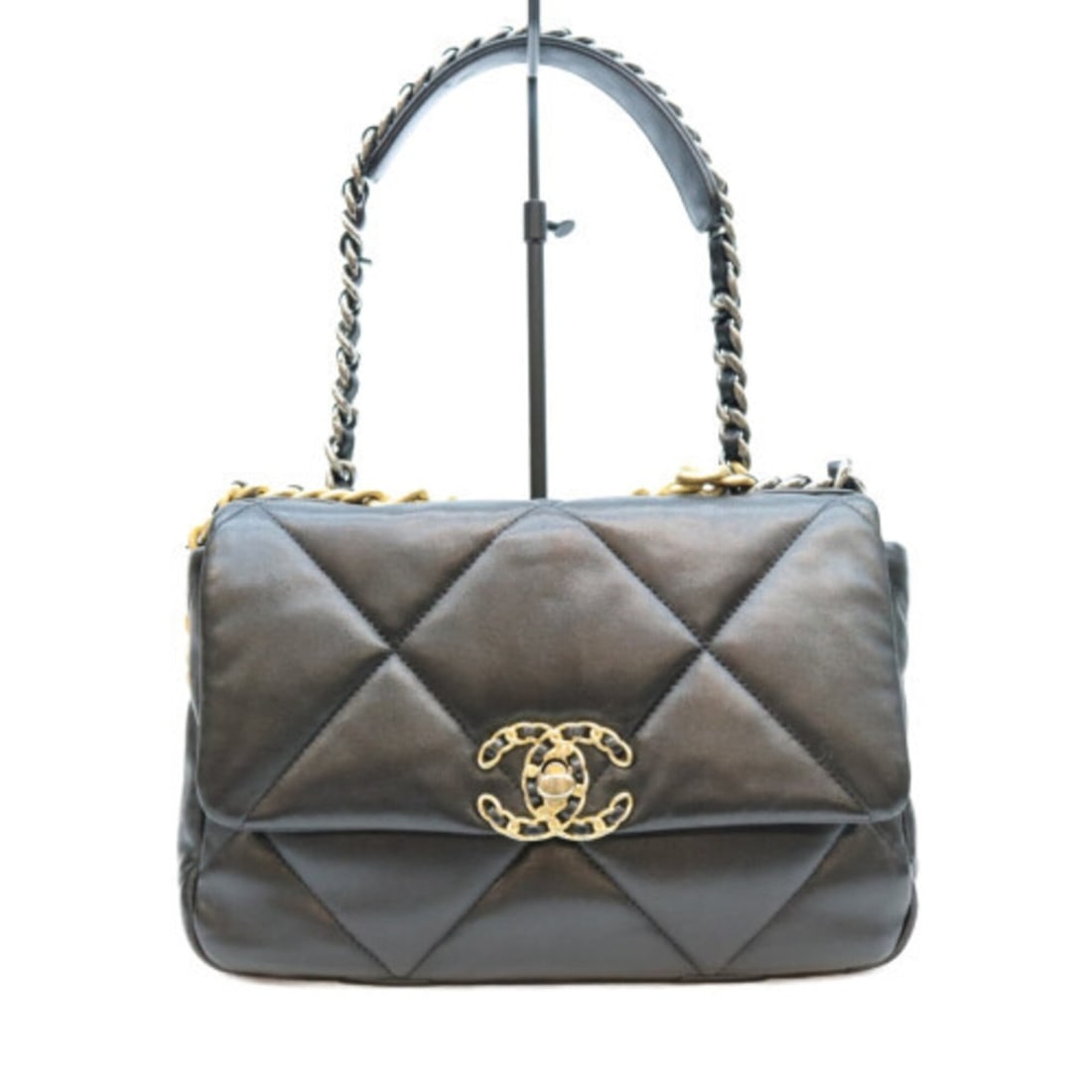 CHANEL AS1160 Black Lambskin Chanel 19 Small Shoulder Bag, with Gold and Silver Hardware, Women's: --- Catalog ---Category: SizeSize (HxWxD): 19cm x 26cm x 8.5cm / 7.48'' x 10.23'' x 3.34''Category: DesignType: Shoulder bagColor: BlackGender: WomenMaterial: Leather Hardware Color: Gold,