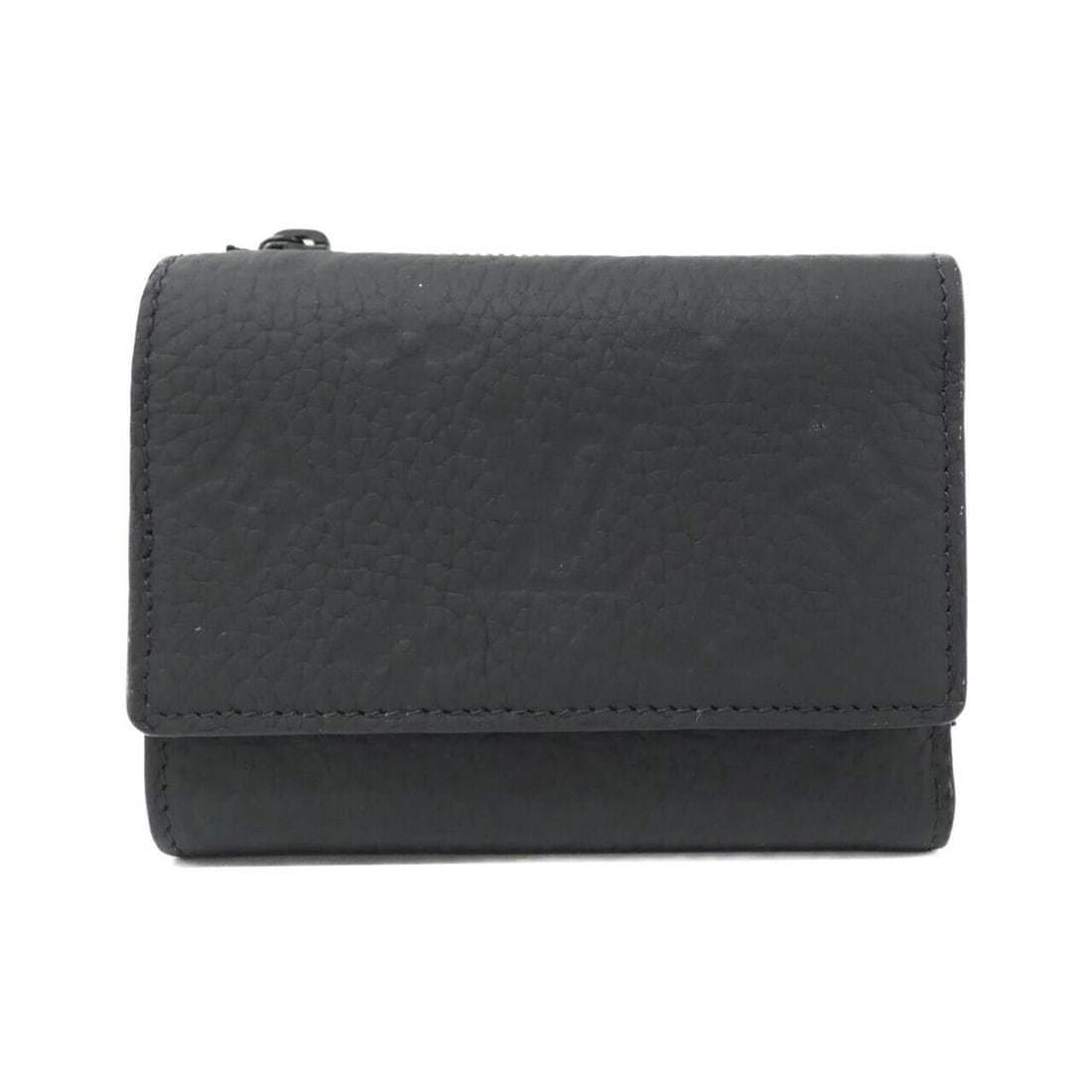 Louis Vuitton Taurillon Monogram Portefeuille Pilot M82556 Wallet: --- Catalog ---Category: SizeSize (HxWxD): 8cm x 11cm x 2cm / 3.14'' x 4.33'' x 0.78''Category: DesignType: Wallet (tri-fold)Color: BlackGender: MenMaterial: Leather Leather/Fur Type: CalfskinCategory