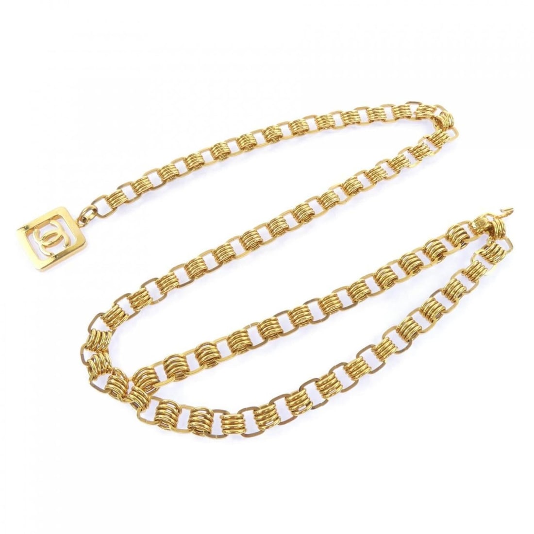 Chanel belt: --- Catalog ---Category: SizeLength: 96cm / 37.79''Category: DesignType: Chain beltColor: GoldGender: WomenCategory: GeneralBrand: Chanel--- Item List ---Section: ConditionRanking: Rank B Used -