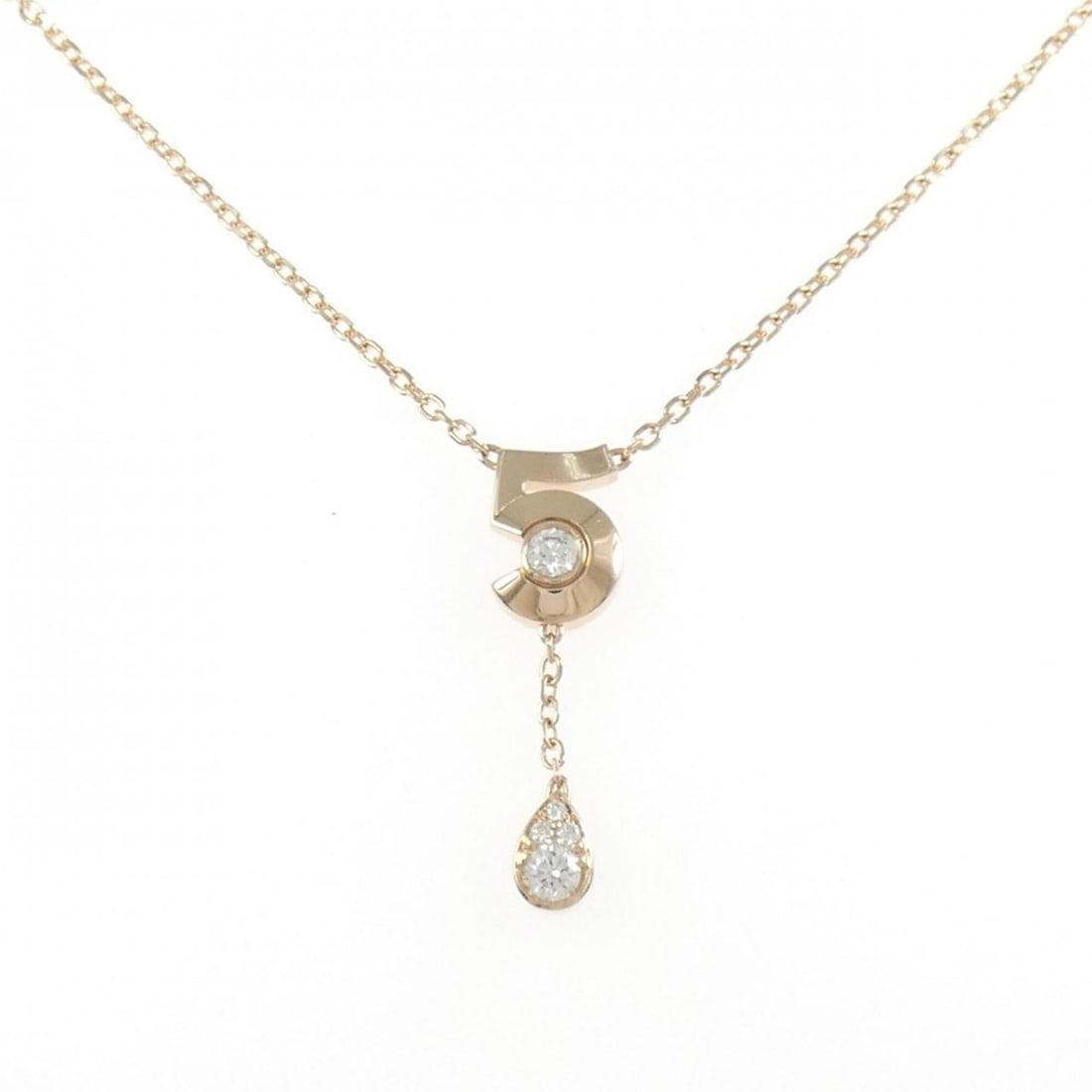 Chanel Extrait de No. 5 Necklace: --- Catalog ---Category: SizePendant Size: 23.6mm x 7.8mm / 0.92'' x 0.3''Neck Circumference: 38 cm - 48 cm / 14.96'' - 18.89''Category: DesignColor: Pink goldStone: DiamondGender: WomenMaterial: