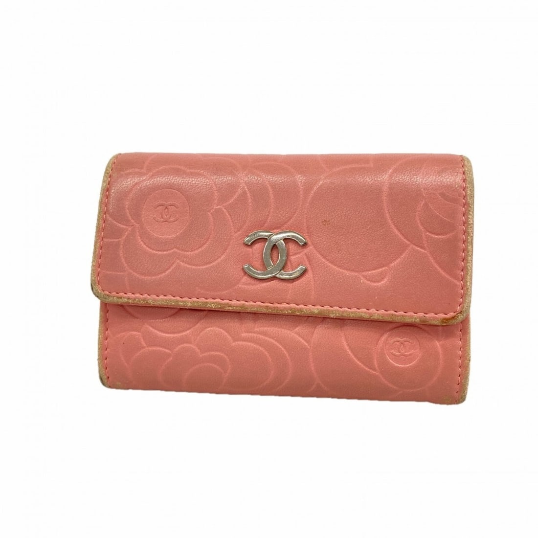 Chanel business card holder/card case, Camellia design, lambskin, pink, women's.: --- Catalog ---Category: DesignType: Card caseColor: PinkGender: WomenMaterial: Leather Leather/Fur Type: LambskinCategory: GeneralBrand: ChanelCategory: Physical PropertiesSize (HxWxD): 7.5cm x 11cm 