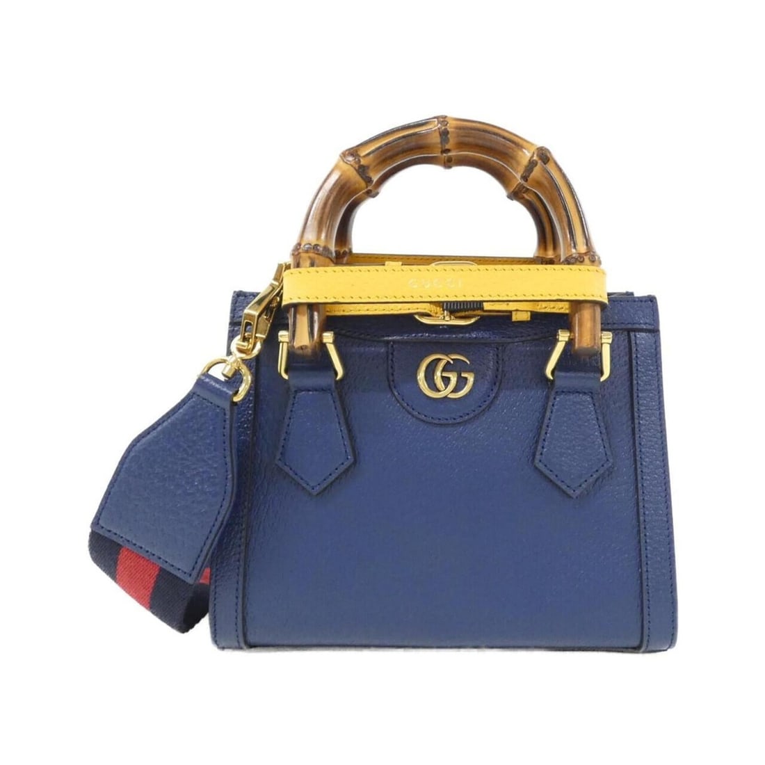 Gucci Diana 702732 U3ZDT Handbag: --- Catalog ---Category: SizeWeight: 820g / 1.8lb.Size (HxWxD): 16cm x 20cm x 10cm / 6.29'' x 7.87'' x 3.93''Strap Length: 95cm - 110cm / 37.4'' - 43.3''Handle Length: 23cm / 9.05''Category: