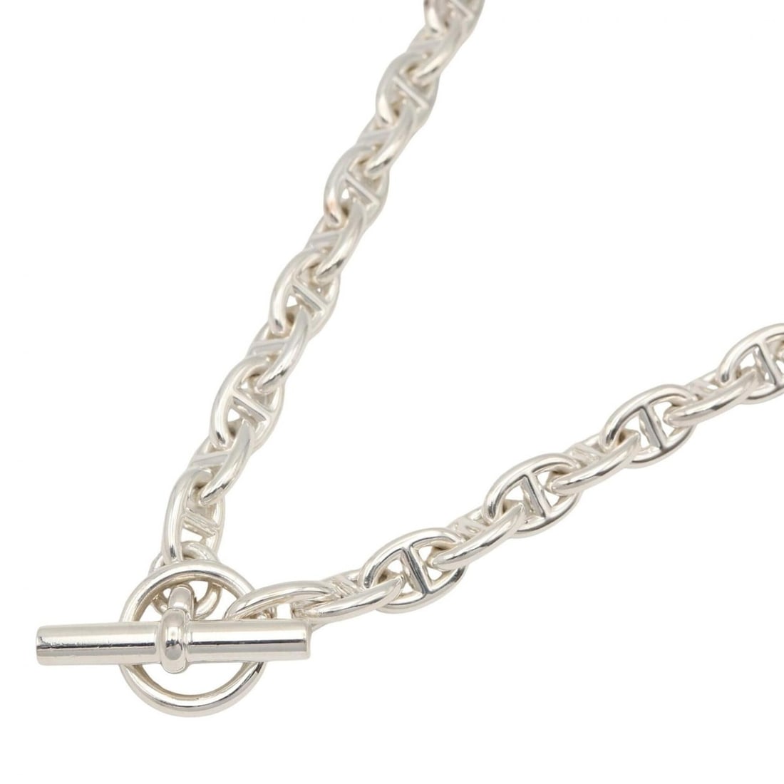 Hermes Chaine d'Ancre PM 43-link necklace, sterling silver (925), men's and women's, tone.: --- Catalog ---Category: SizePendant Size: 8.7mm x 13.7mm / 0.34'' x 0.53''Neck Circumference: 40 cm / 15.74''Category: DesignColor: SilverGender: Men,WomenMaterial: Silver 925Necklace Type: NecklaceC