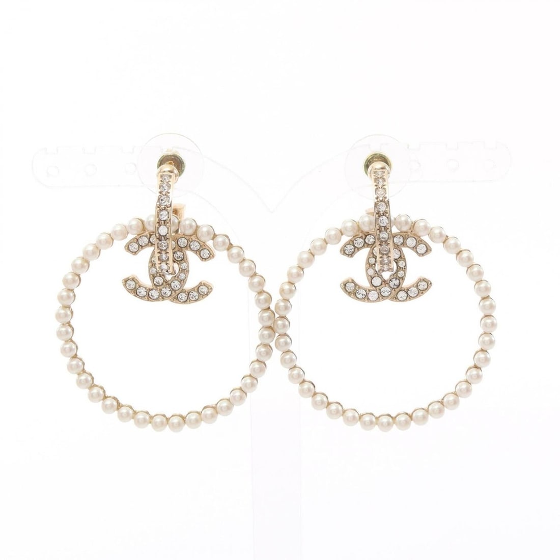 Chanel Coco Mark Circle Earrings, Gold Plated (GP), Rhinestone, Faux Pearl, Women's, Tones, Clear: --- Catalog ---Category: SizeSize (HxWxD): 46.00mm x 40.00mm / 1.81'' x 1.57''Category: DesignType: Stud earringsColor: Gold, WhiteStone: Artificial pearl, RhinestoneGender: WomenMaterial: Gold platin