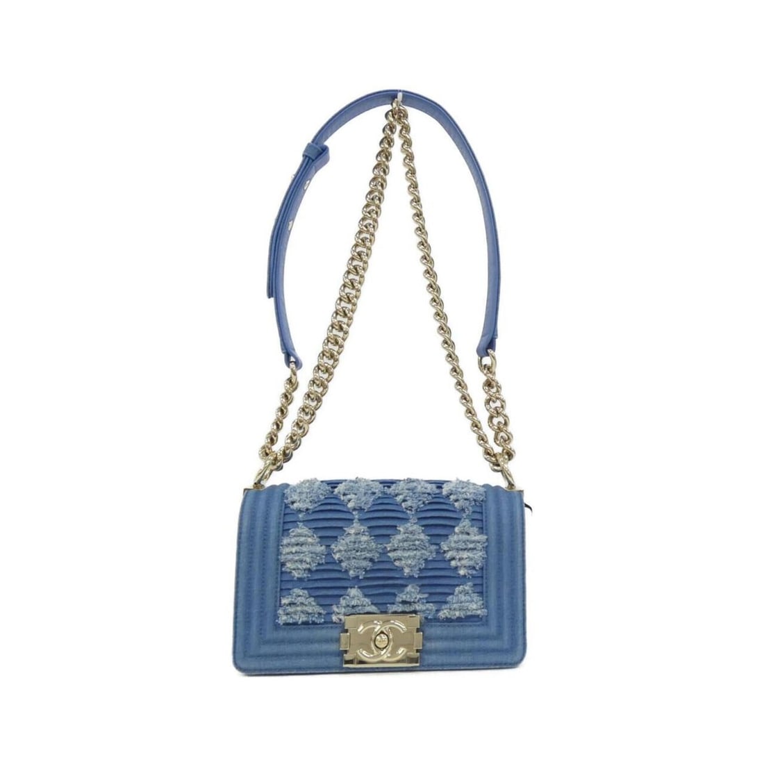 Chanel Boy line 67085 shoulder bag: --- Catalog ---Category: SizeSize (HxWxD): 12cm x 20cm x 6cm / 4.72'' x 7.87'' x 2.36''Category: DesignType: Shoulder bagColor: BlueGender: WomenMaterial: Denim Hardware Color: GoldCategory: GeneralMP