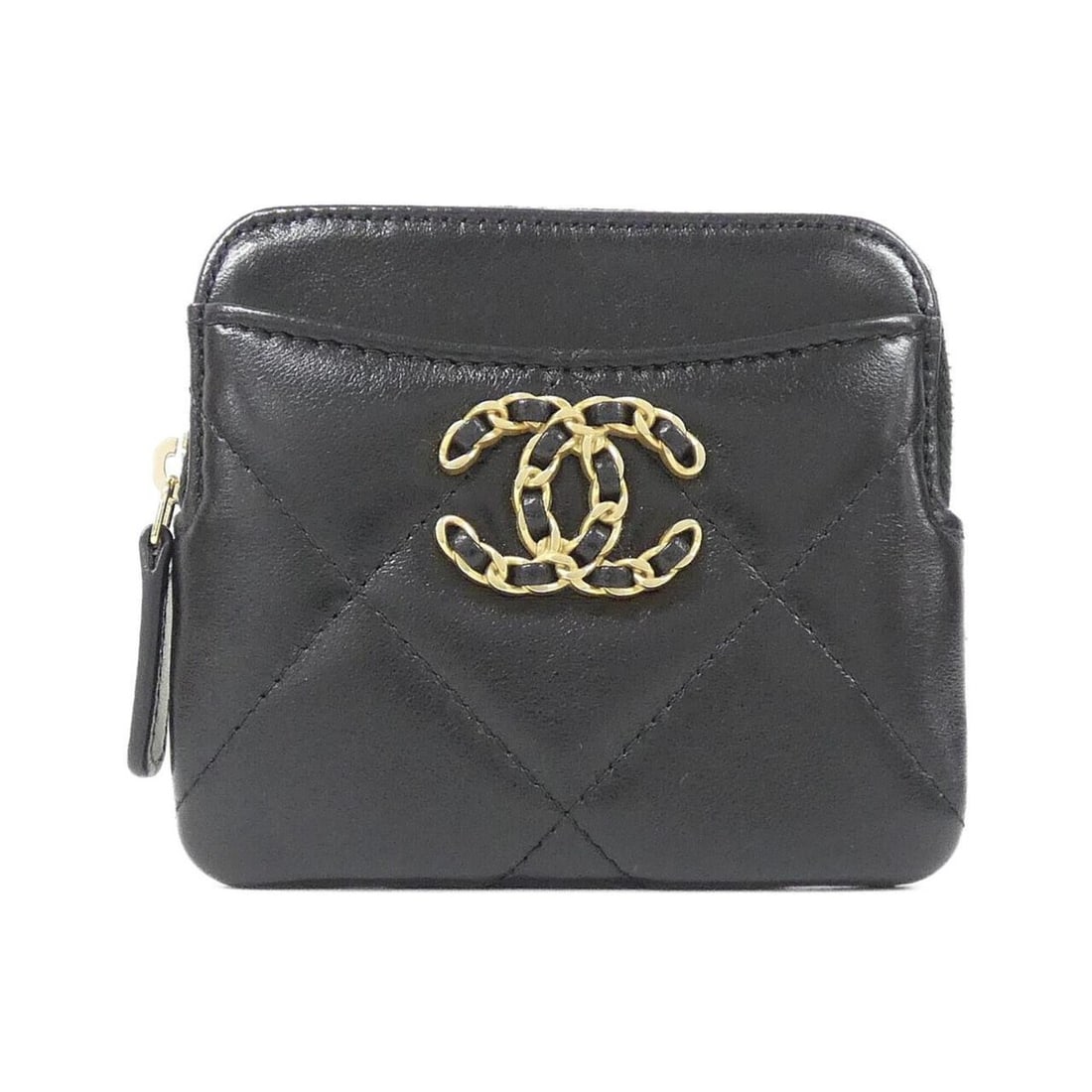Chanel 19 Line AP2086 Wallet/Coin Case: --- Catalog ---Category: SizeSize (HxWxD): 10cm x 11cm x 1cm / 3.93'' x 4.33'' x 0.39''Category: DesignType: Coin purse/coin caseColor: BlackGender: WomenMaterial: Leather Leather/Fur Type: Lamb