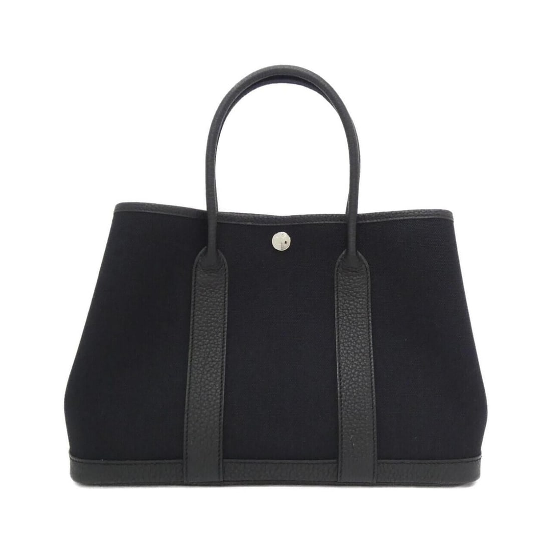 Hermes Garden Party 30cm 069573CK Handbag: --- Catalog ---Category: SizeSize (HxWxD): 21cm x 30cm x 14cm / 8.26'' x 11.81'' x 5.51''Category: DesignType: HandbagColor: BlackGender: WomenMaterial: Negonda leather Hardware Color: SilverCategory: