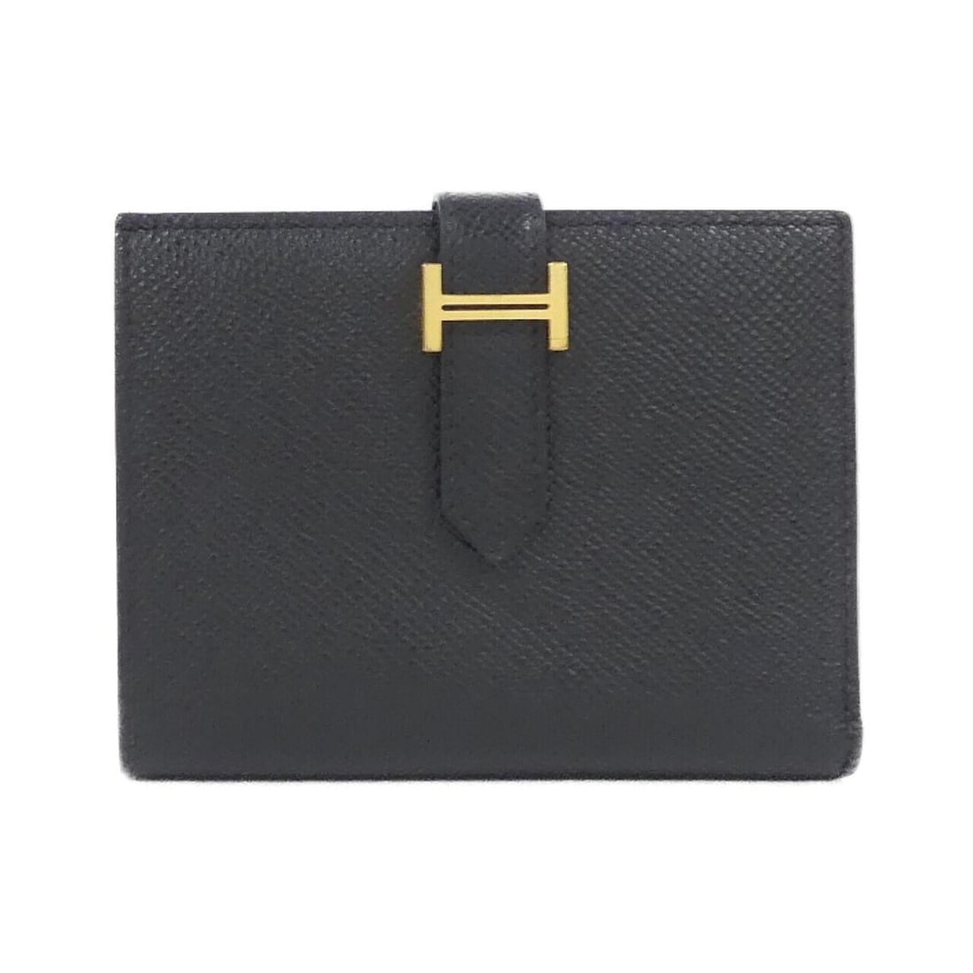 Hermes Bearn Compact 039790CC Wallet: --- Catalog ---Category: SizeSize (HxWxD): 9.5cm x 12cm x 1.5cm / 3.74'' x 4.72'' x 0.59''Category: DesignType: Wallet (bi-fold)Color: BlackGender: Women,MenMaterial: Epsom leather Category: GeneralMP
