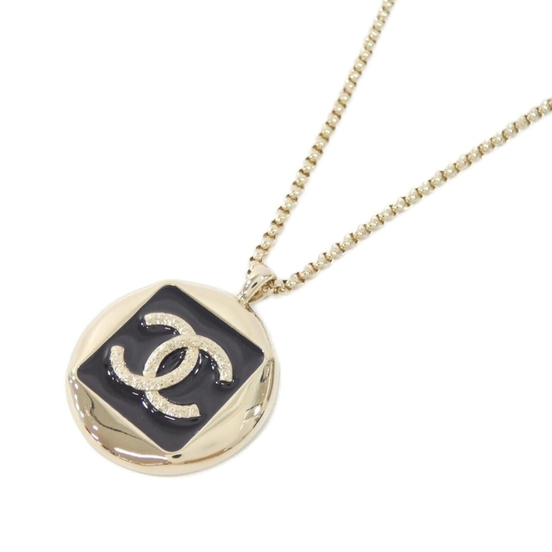 Chanel ABG919 Necklace: --- Catalog ---Category: SizePendant Size: 52mm x 43mm / 2.04'' x 1.69''Neck Circumference: 51 cm - 58 cm / 20.07'' - 22.83''Category: DesignColor: Black, GoldGender: WomenNecklace Type: NecklaceCateg