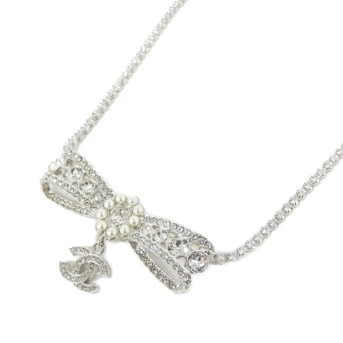 Chanel ABB038 Necklace: --- Catalog ---Category: SizePendant Size: 31mm x 58mm / 1.22'' x 2.28''Neck Circumference: 39 cm - 47 cm / 15.35'' - 18.5''Category: DesignColor: Silver, WhiteStone: Artificial pearl, CrystalGender: 