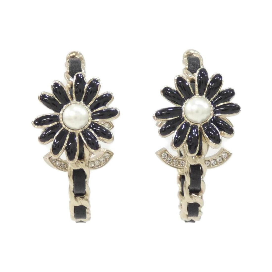 Chanel AB9650 Earrings: --- Catalog ---Category: SizeSize (HxWxD): 35.00mm x 17.00mm / 1.38'' x 0.67''Category: DesignType: Stud earringsColor: Black, Gold, WhiteStone: Artificial pearl, CrystalGender: WomenMaterial: Leather