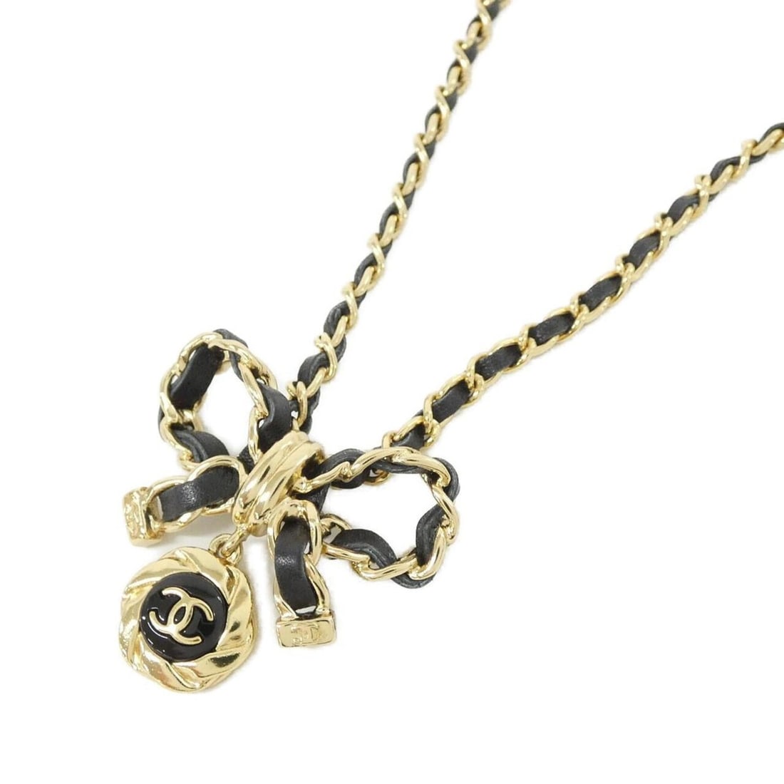 Chanel AB8741 Necklace: --- Catalog ---Category: SizePendant Size: 35mm x 39mm / 1.37'' x 1.53''Neck Circumference: 36 cm - 51.5 cm / 14.17'' - 20.27''Category: DesignColor: Black, GoldGender: WomenMaterial: LeatherNecklace 