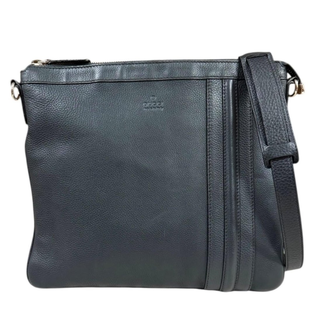 Gucci Shoulder Bag, Leather 233329, Gray, Men's GUCCI: --- Catalog ---Category: SizeWeight: 750g / 1.65lb.Size (HxWxD): 31cm x 34cm / 12.2'' x 13.38''Strap Length: 114cm - 122cm / 44.88'' - 48.03''Category: DesignType: Shoulder bagColor: GrayGender: MenCl