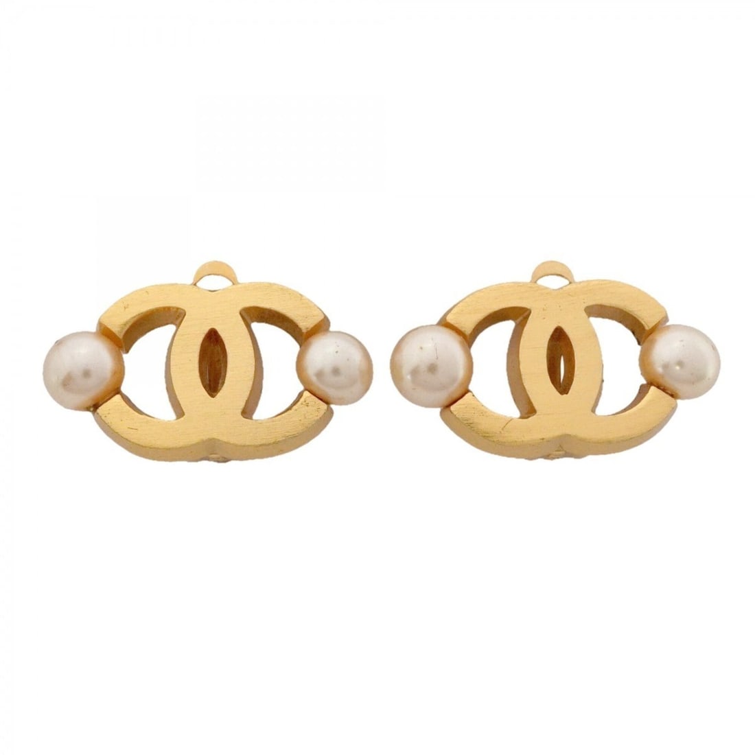 Chanel earrings, Coco Mark design, GP plated, faux pearl, gold, women's.: --- Catalog ---Category: SizeSize (HxWxD): 14.90mm x 27.50mm / 0.59'' x 1.08''Category: DesignType: Clip earringsColor: GoldGender: WomenMaterial: Gold platingCategory: GeneralBrand: Chanel--- Item Li