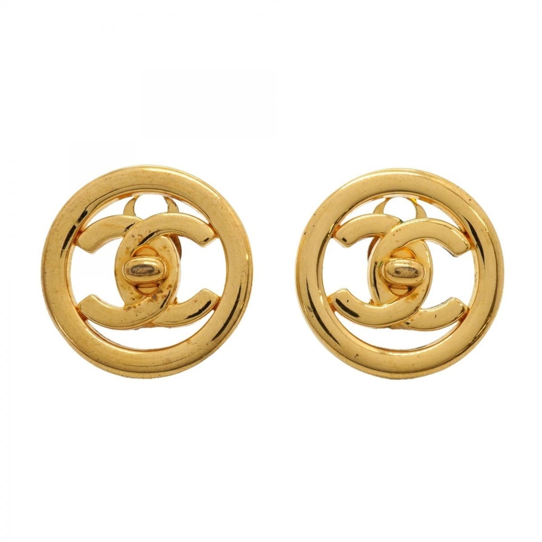 Chanel earrings, Coco Mark, turnlock, circle, GP plated, gold, women's.: --- Catalog ---Category: SizeSize (HxWxD): 24.10mm x 24.10mm / 0.95'' x 0.95''Category: DesignType: Clip earringsColor: GoldGender: WomenMaterial: Gold platingCategory: GeneralBrand: Chanel--- Item Li