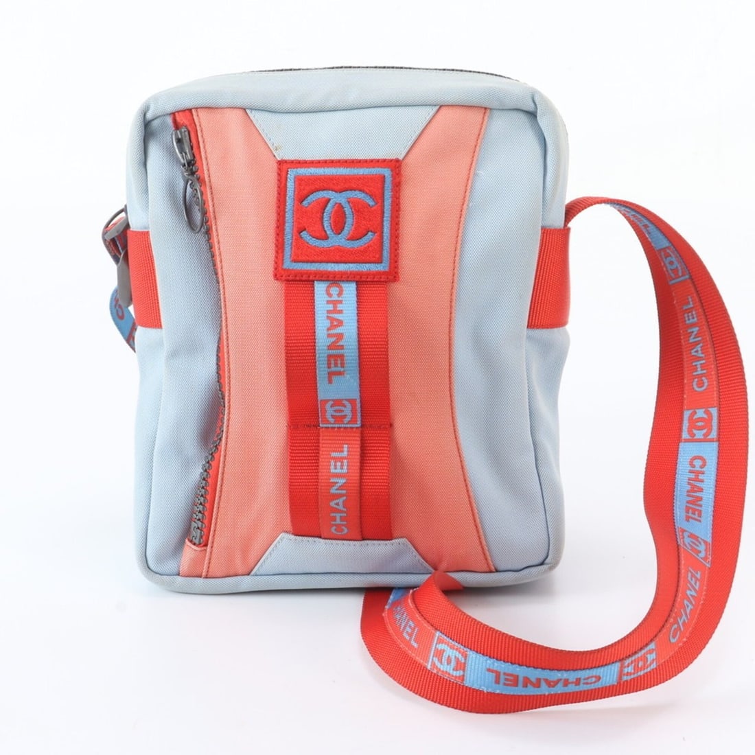 Chanel Sport Shoulder Bag, Crossbody Handbag, Tote Bag with Serial Number Seal - Women's: --- Catalog ---Category: SizeSize (HxWxD): 24cm x 21cm x 8cm / 9.44'' x 8.26'' x 3.14''Category: DesignType: Handbag, Shoulder bag, Tote bagColor: Blue, Red colorGender: WomenCategory: GeneralBrand: C