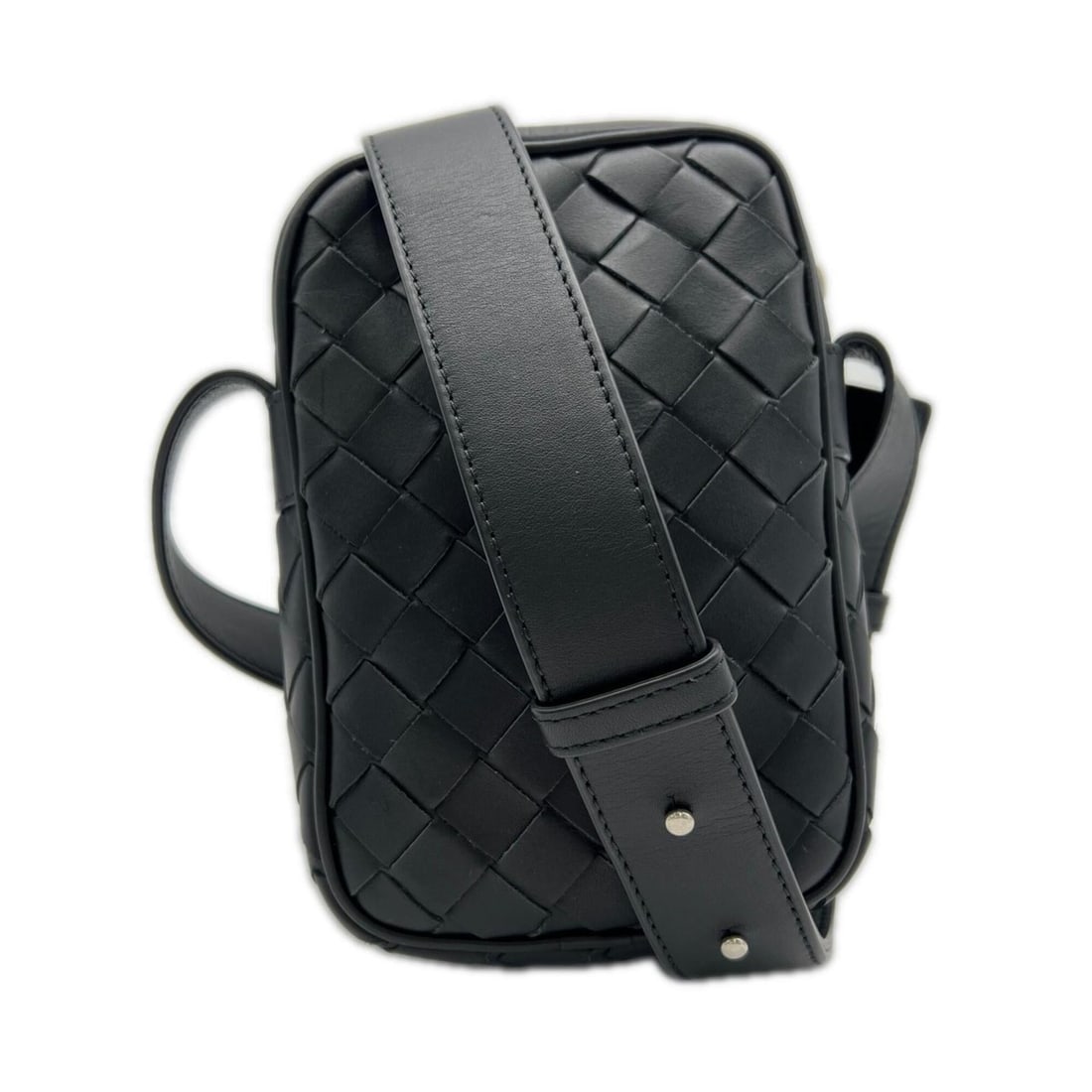 BOTTEGA VENETA Intrecciato Crossbody Bag 743214 Shoulder Black Calf Leather Men's: --- Catalog ---Category: SizeSize (HxWxD): 17cm x 11cm x 4.5cm / 6.69'' x 4.33'' x 1.77''Strap Length: 125cm / 49.21''Category: DesignType: Shoulder bag, Sling bagColor: BlackGender: MenClosure: Zippe