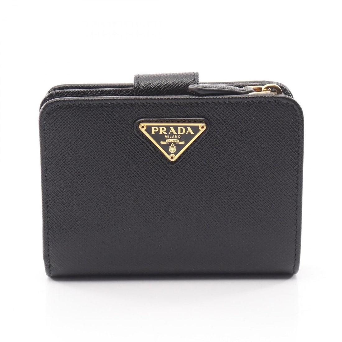 Prada SAFFIANO TRIANG Bi-fold Wallet, Saffiano Leather, Women's, Black, 1ML018: --- Catalog ---Category: SizeSize (HxWxD): 9cm x 12cm x 3cm / 3.54'' x 4.72'' x 1.18''Category: DesignType: Wallet (bi-fold)Color: BlackGender: WomenMaterial: Saffiano Category: GeneralMPN: 1ML018Bran