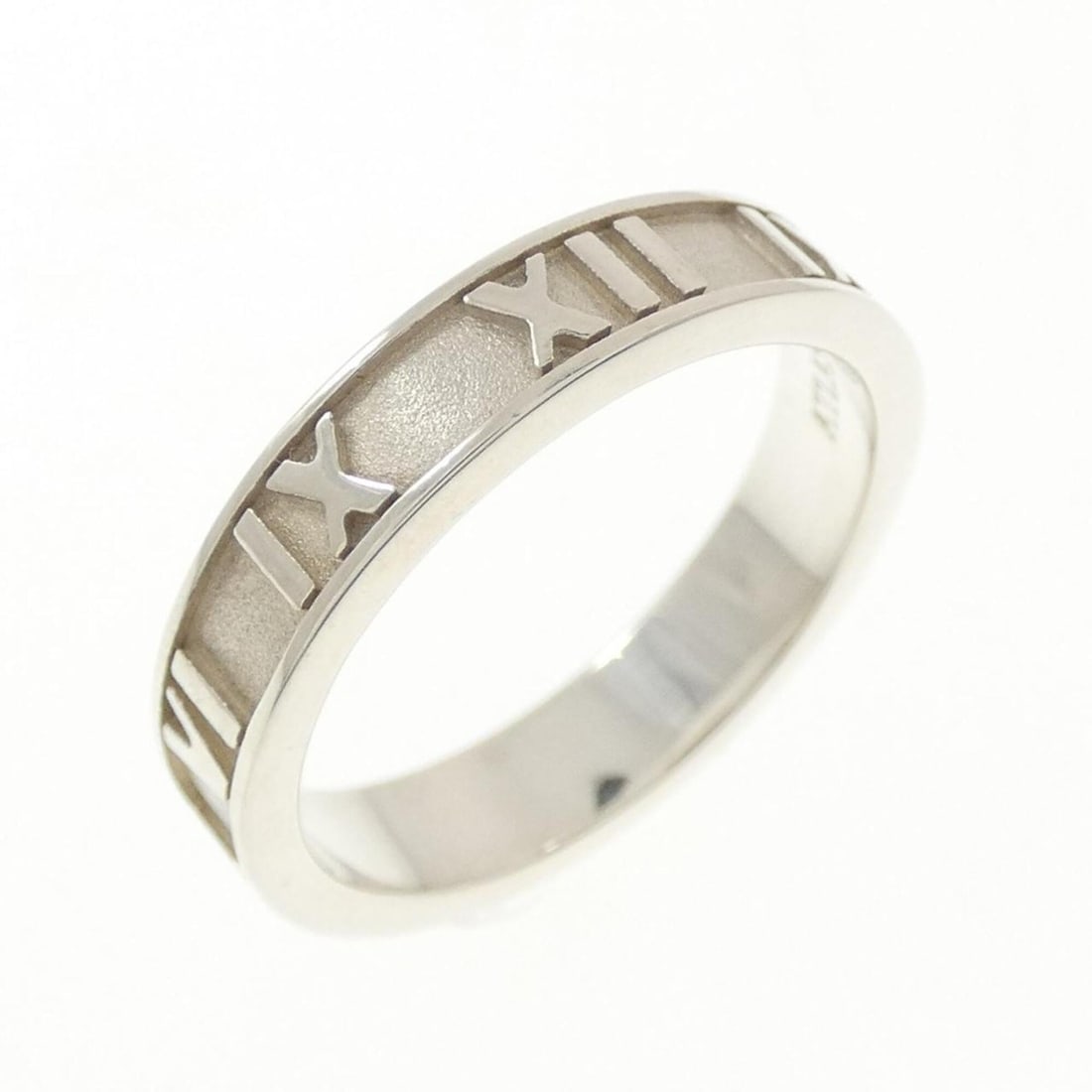 Tiffany Atlas Ring: --- Catalog ---Category: SizeJP Size: 11US Size: 6Category: DesignType: Band ringGender: WomenMaterial: Silver 925Category: GeneralBrand: Tiffany--- Item List ---Section: ConditionRanking: Rank SA