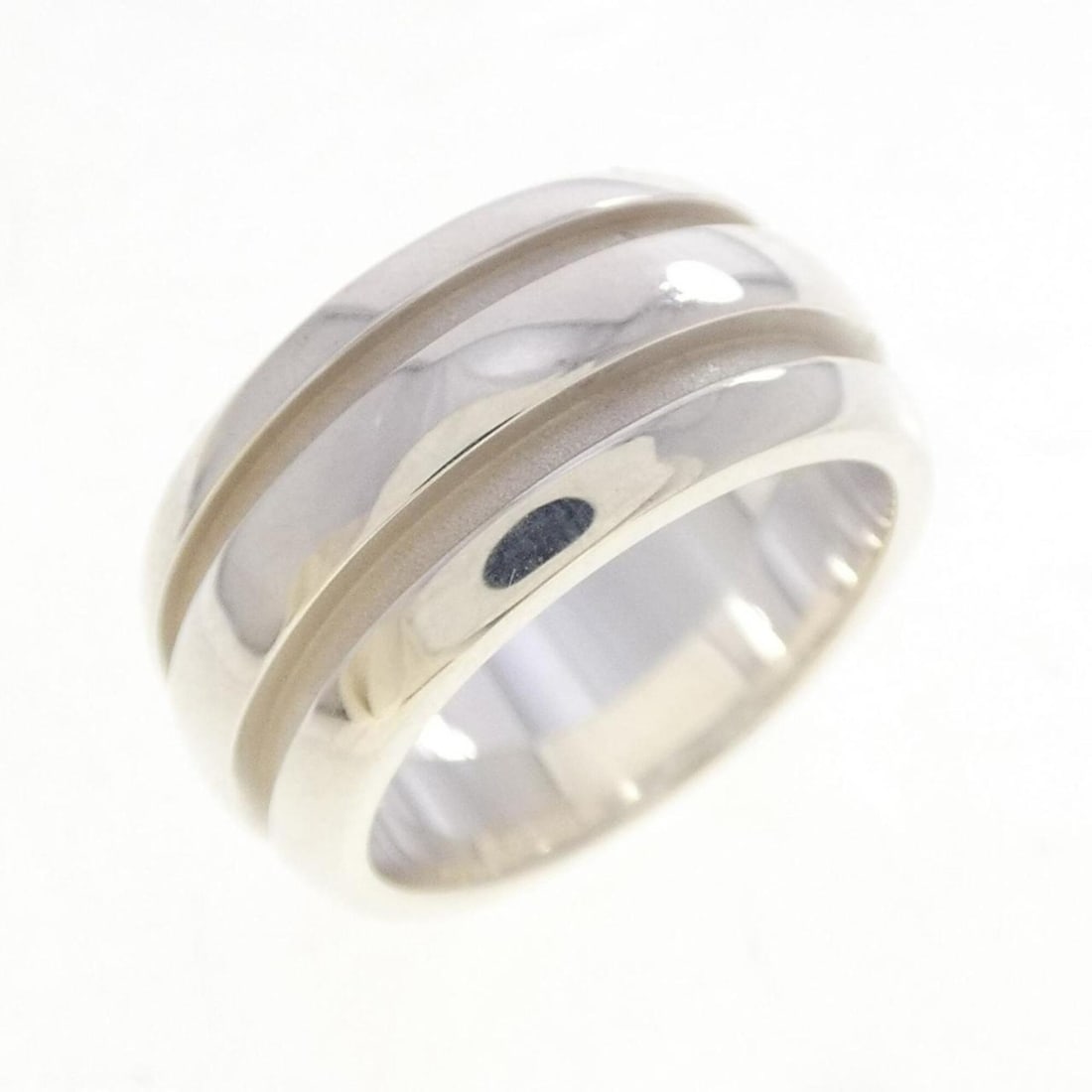 Tiffany Atlas Ring: --- Catalog ---Category: SizeJP Size: 9.5US Size: 5Category: DesignType: Band ringGender: WomenMaterial: Silver 925Category: GeneralBrand: Tiffany--- Item List ---Section: ConditionRanking: Rank SA