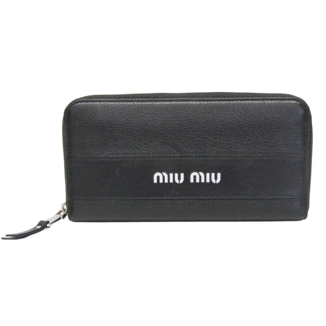 Miu Miu Madras City 5ML506 Women's Leather Long Wallet (bi-fold) Black: --- Catalog ---Category: SizeSize (HxWxD): 10cm x 20cm x 3cm / 3.93'' x 7.87'' x 1.18''Category: DesignType: Long wallet (bi-fold)Color: BlackGender: WomenClosure: ZipperMaterial: Leather Inner Pocket