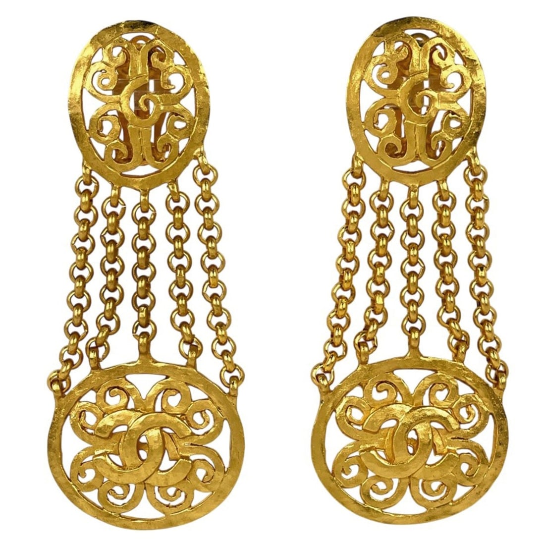 Chanel earrings, Coco Mark design, GP gold, for women.: --- Catalog ---Category: SizeSize (HxWxD): 85.00mm x 33.00mm / 3.35'' x 1.30''Category: DesignType: Clip earringsColor: GoldGender: WomenMaterial: Gold platingCategory: GeneralBrand: Chanel--- Item Li