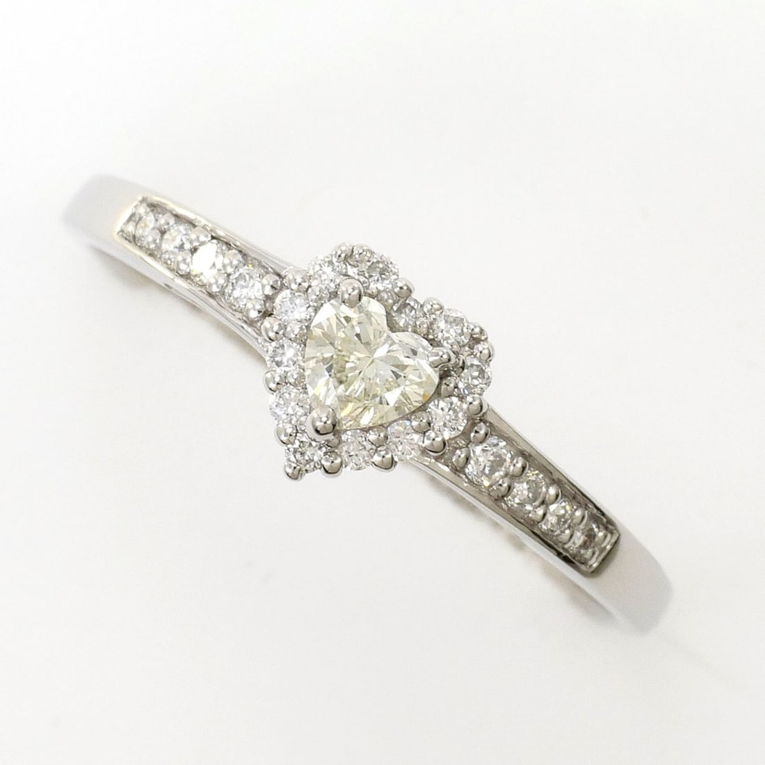 PT900 Platinum Ring with 0.136ct Diamonds and 0.11ct Diamonds, Total Weight 1.7g, Jewelry: --- Catalog ---Category: SizeWidth: 6mm / 0.24''Weight: 1.7g / 0.05oz.JP Size: 10.5US Size: 5.5Category: DesignType: Band ringColor: PlatinumMetal: PlatinumStone: DiamondGender: WomenMaterial: Platinu