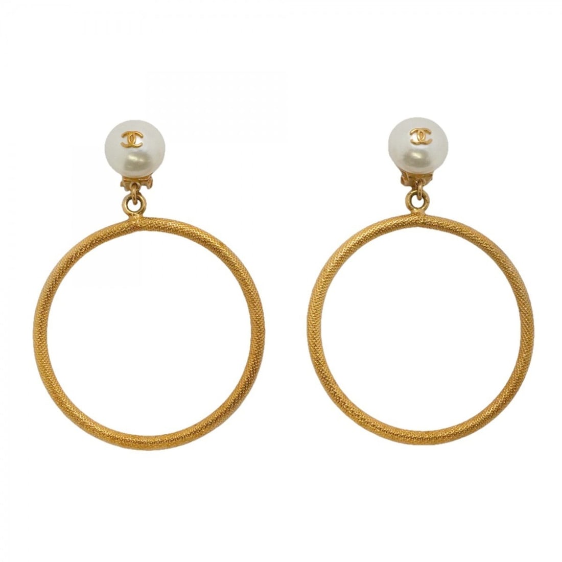 Chanel Earrings, Coco Mark Circle, GP Plated, Faux Pearl, Gold, Women's: --- Catalog ---Category: SizeSize (HxWxD): 74.80mm x 51.40mm / 2.94'' x 2.02''Category: DesignType: Clip earringsColor: GoldGender: WomenMaterial: Gold platingCategory: GeneralBrand: Chanel--- Item Li