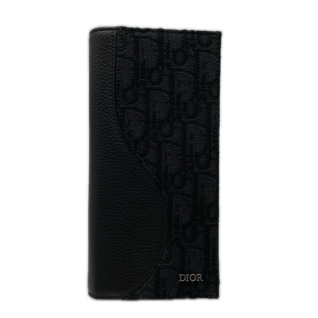 Christian Dior Grained Calfskin Marquetry Oblique Jacquard Saddle 2ADBC330YKS Long Wallet, Black: --- Catalog ---Category: SizeSize (HxWxD): 9cm x 18cm x 1cm / 3.54'' x 7.08'' x 0.39''Category: DesignType: Long wallet (bi-fold)Color: BlackGender: MenMaterial: Jacquard Category: GeneralMPN: 2ADBC33