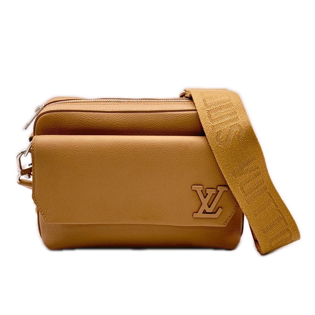 LOUIS VUITTON LV Aerogram Fastline Messenger M23710 Shoulder Bag, Beige Calf Leather, Men's: --- Catalog ---Category: SizeSize (HxWxD): 16.5cm x 22cm x 6.5cm / 6.49'' x 8.66'' x 2.55''Category: DesignType: Shoulder bagColor: BeigeGender: MenCategory: GeneralMPN: M23710Brand: Louis Vuitton--- 