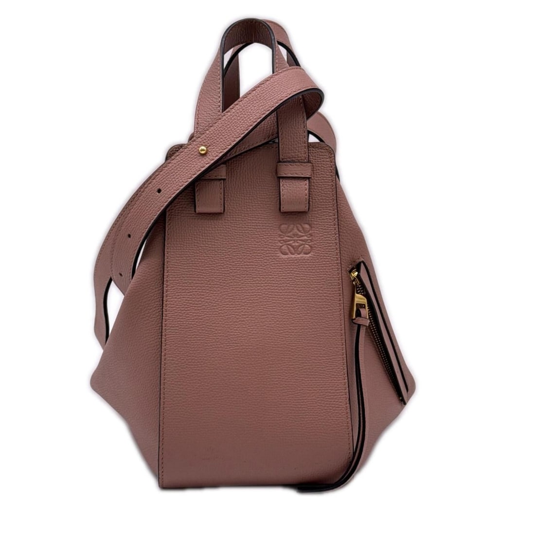 LOEWE Classic Calf Hammock Bag Small A538S35X18 Handbag Pink Beige Women's: --- Catalog ---Category: SizeSize (HxWxD): 23cm x 27cm x 13cm / 9.05'' x 10.62'' x 5.11''Strap Length: 100cm / 39.36''Handle Length: 31cm / 12.2''Category: DesignType: HandbagColor: Pink beigeGender: 