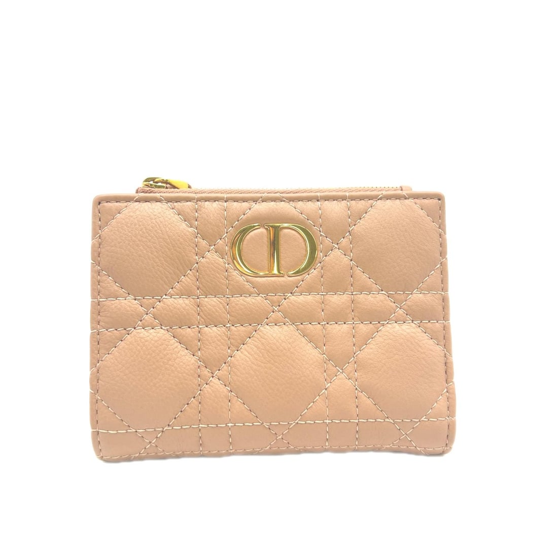 Christian Dior Calfskin Caro Dahlia Wallet S5173UWHC Bi-fold Pink Beige Calf Leather Women's: --- Catalog ---Category: SizeSize (HxWxD): 8cm x 11.5cm x 1.5cm / 3.14'' x 4.52'' x 0.59''Category: DesignType: Wallet (bi-fold)Color: Pink beigeGender: WomenMaterial: Leather Leather/Fur Type: Lambsk