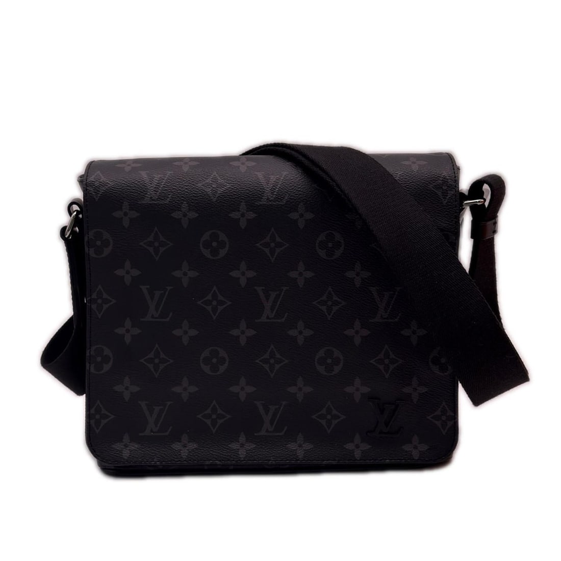 LOUIS VUITTON Monogram Eclipse District PM M45272 Shoulder Bag Black Gray Leather Men's: --- Catalog ---Category: SizeSize (HxWxD): 21cm x 25cm x 7cm / 8.26'' x 9.84'' x 2.75''Strap Length: 135.5cm / 53.34''Category: DesignType: Shoulder bagColor: Black, GrayGender: MenClosure: MagnetMate