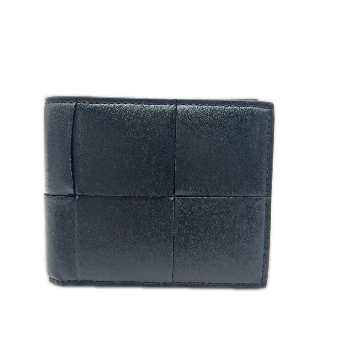 BOTTEGA VENETA Cassette 649605 Bi-fold Wallet, Black Calf Leather, Men's: --- Catalog ---Category: SizeSize (HxWxD): 9cm x 10.5cm x 1cm / 3.54'' x 4.13'' x 0.39''Category: DesignType: Wallet (bi-fold)Color: BlackGender: MenClosure: OpenMaterial: Leather Leather/Fur Type: Ca