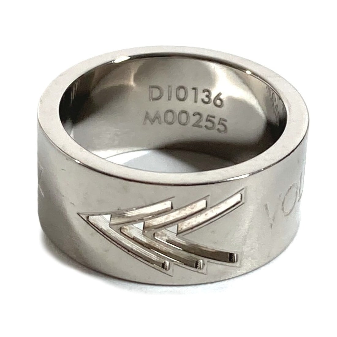 LOUIS VUITTON M00255 VOLEZ VOGUEZ VOYAGEZ VVV Ring Monogram Jewelry Accessory Metal Men's Silver 1: --- Catalog ---Category: SizeJP Size: 18US Size: 9Category: DesignType: Band ringColor: SilverGender: MenMaterial: MetalCategory: GeneralMPN: M00255Brand: Louis Vuitton--- Item List ---Section: Condit