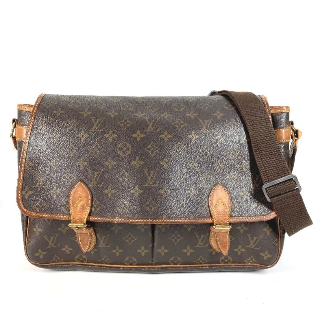 LOUIS VUITTON M42249 Monogram Gibecière GM Flap Crossbody Bag Messenger Shoulder Canvas Men's: --- Catalog ---Category: SizeSize (HxWxD): 26cm x 38cm x 11.5cm / 10.23'' x 14.96'' x 4.52''Category: DesignType: Messenger bag, Shoulder bagColor: Brown, Galle, MonogramGender: Men,WomenMaterial: Mon