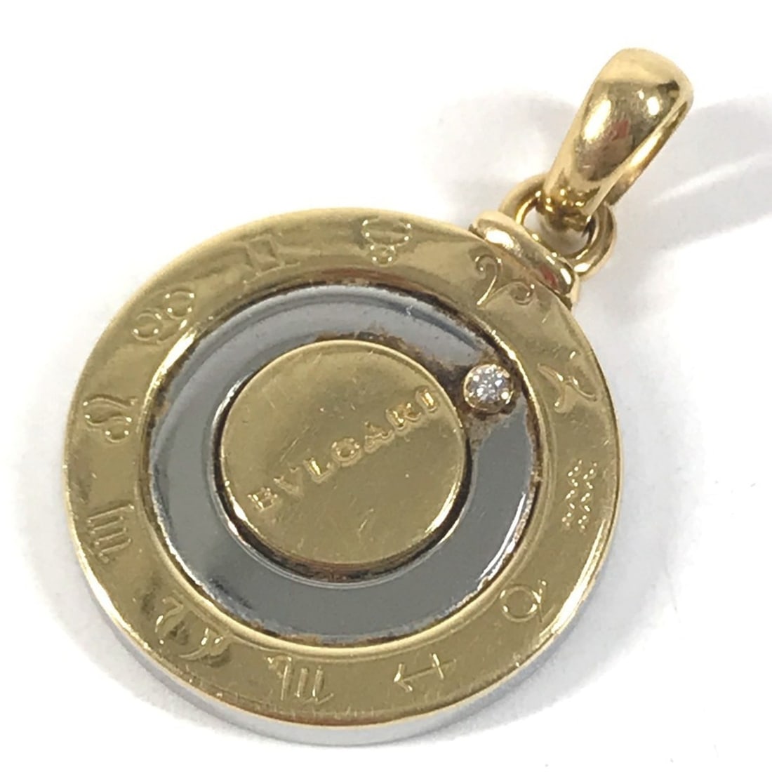 BVLGARI 18K Gold 1PD Diamond Horoscope Logo Combination Necklace Accessory Jewelry Pendant Top: --- Catalog ---Category: DesignColor: Gold, SilverGender: Men,WomenMaterial: Gold (18K), Stainless steelPendant Type: PendantNecklace Type: NecklaceCategory: GeneralBrand: Bvlgari--- Item List ---Sect