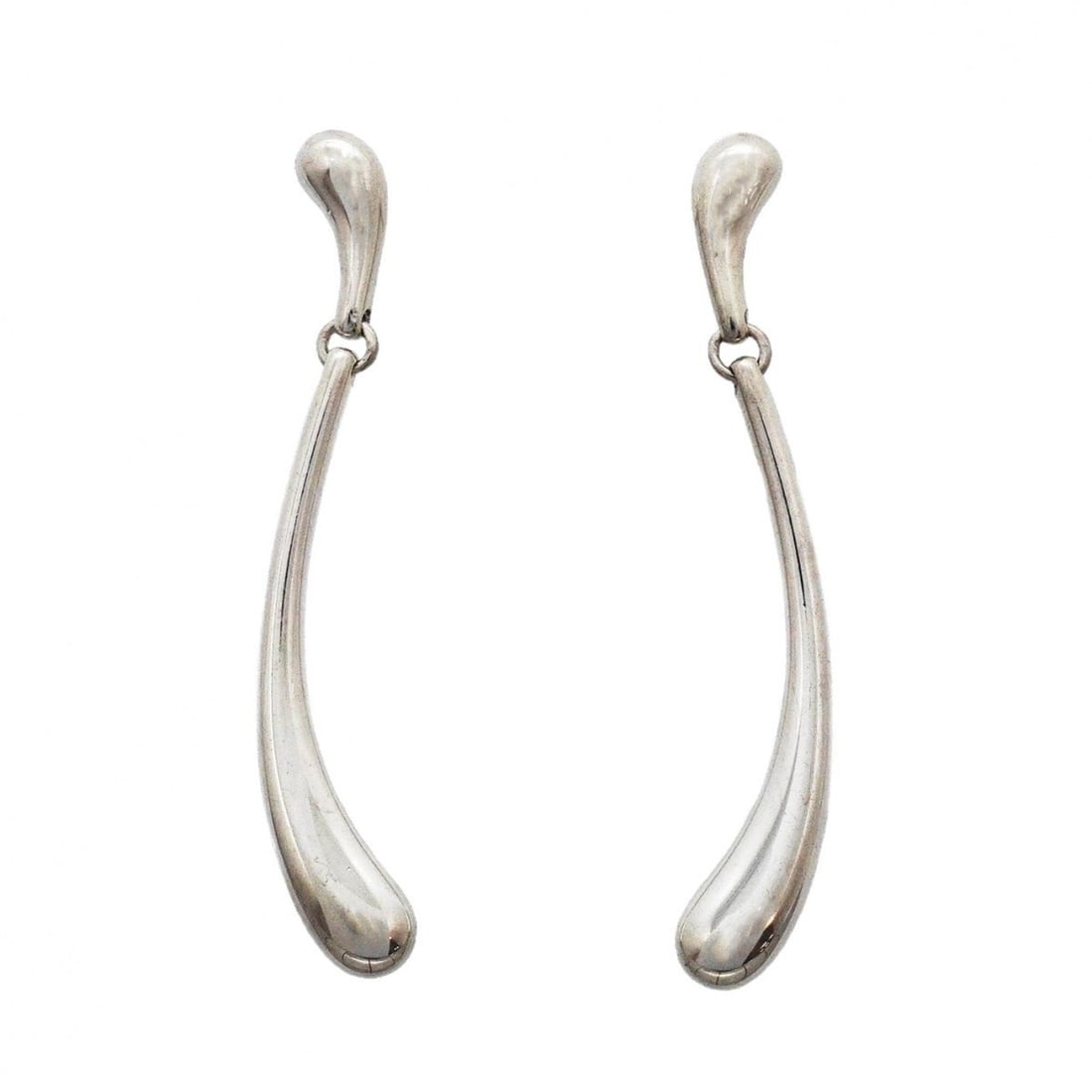 Tiffany & Co. Heart Link Sterling Silver 925 Earrings for Women: --- Catalog ---Category: SizeSize (HxWxD): 42.70mm x 5.90mm / 1.68'' x 0.23''Category: DesignType: Stud earringsGender: WomenMaterial: Silver 925Category: GeneralBrand: Tiffany--- Item List ---Section
