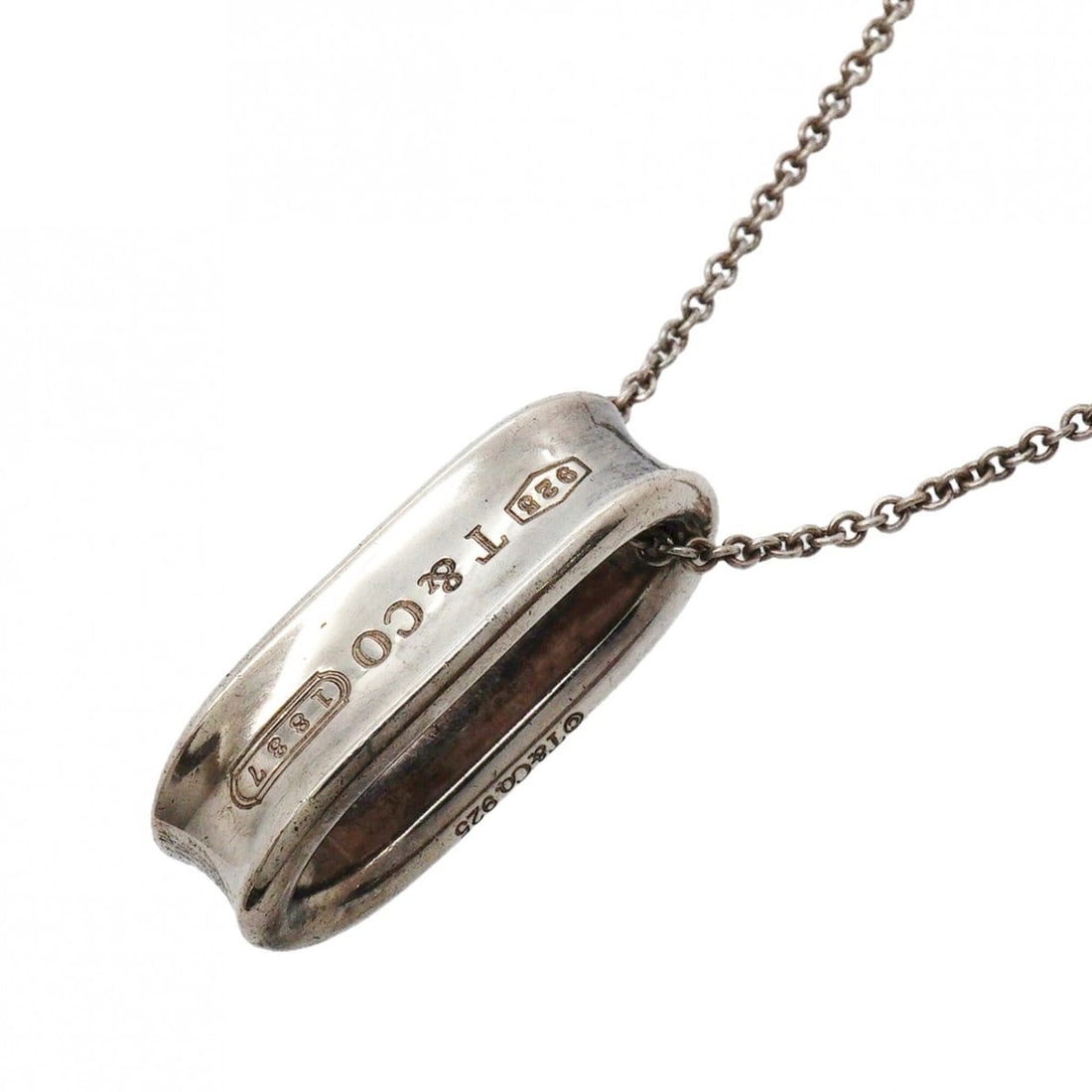 Tiffany & Co. Narrow Loop Oval Necklace, Sterling Silver 925, Women's: --- Catalog ---Category: SizePendant Size: 26.6mm x 7.9mm / 1.04'' x 0.31''Neck Circumference: 46 cm / 18.11''Category: DesignGender: WomenMaterial: Silver 925Necklace Type: NecklaceCategory: GeneralB