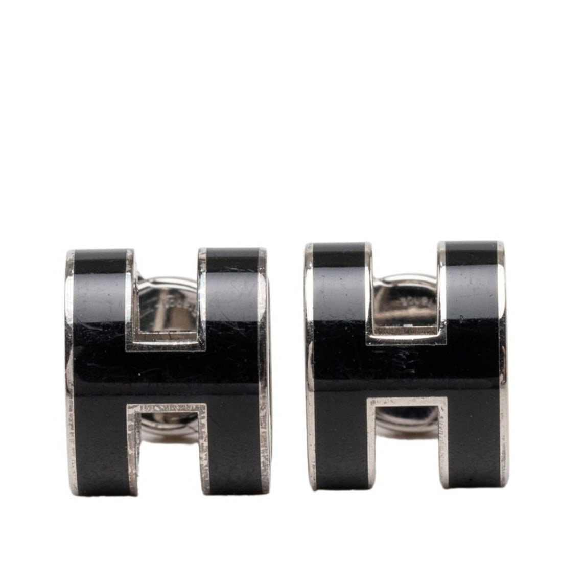 Hermes Mini Pop H Stud Earrings, Black and Silver Metal, Women's.: --- Catalog ---Category: SizeSize (HxWxD): 11.80mm x 9.60mm / 0.46'' x 0.38''Category: DesignType: Stud earringsColor: Black, SilverGender: WomenMaterial: MetalCategory: GeneralBrand: Hermes--- Item L