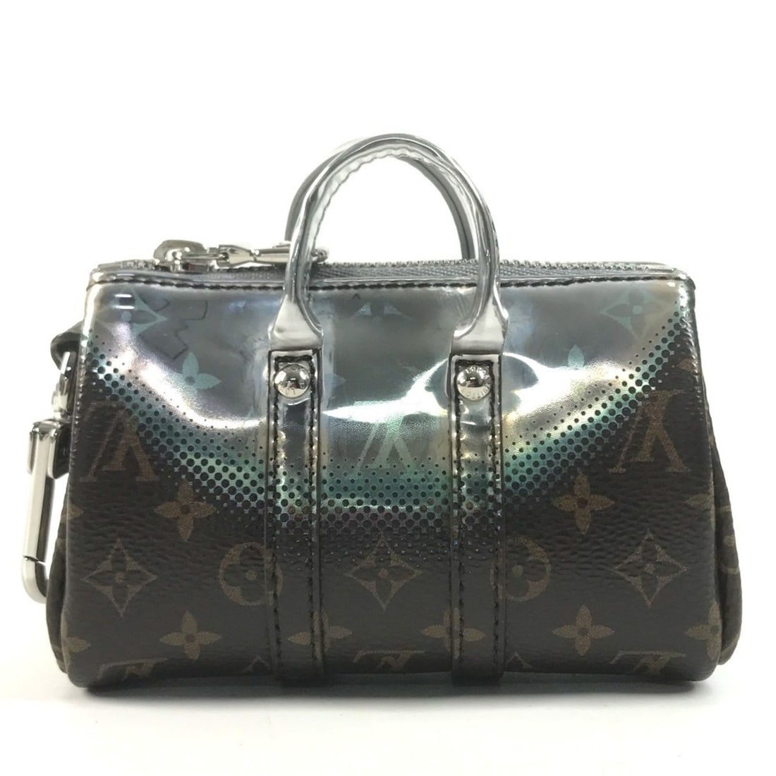 LOUIS VUITTON M01428 Monogram Metallic Mirror Mini Keepall Accessory Bag Charm Boston Keychain: --- Catalog ---Category: SizeSize (HxWxD): 6cm x 10cm / 2.36'' x 3.93''Category: DesignColor: Brown, SilverGender: Men,WomenMaterial: Canvas, Leather, MonogramCategory: GeneralMPN: M01428Brand: Louis