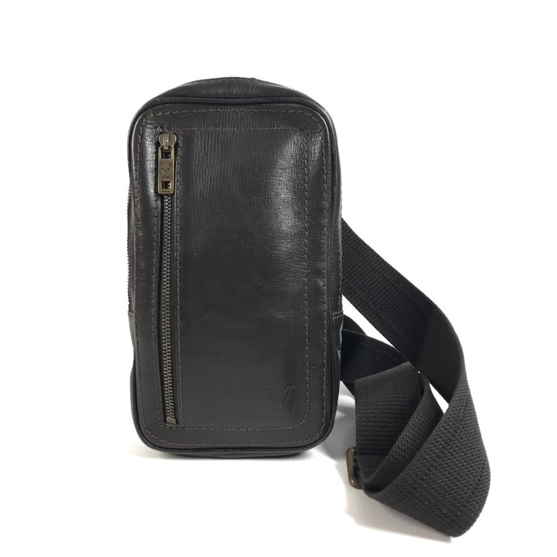 LOUIS VUITTON M92535 Utah Siu Bag Belt Waist Pouch Body Leather Men's Cafe Brown: --- Catalog ---Category: SizeSize (HxWxD): 23.5cm x 12.5cm / 9.25'' x 4.92''Category: DesignType: Pouch, Sling bagColor: BrownGender: Men,WomenMaterial: Utah leather Category: GeneralMPN: M92535Brand: