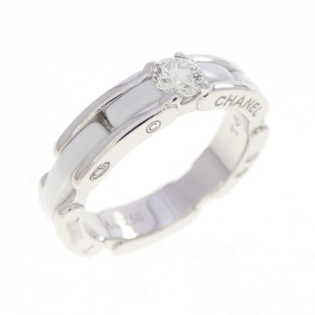 Chanel Ultra Collection Ring: --- Catalog ---Category: SizeWidth: 3.9mm / 0.15''Weight: 5.6g / 0.19oz.JP Size: 8.5US Size: 4.5Category: DesignType: Band ringStone: DiamondGender: WomenMaterial: Ceramic, White gold (18K)Category: G