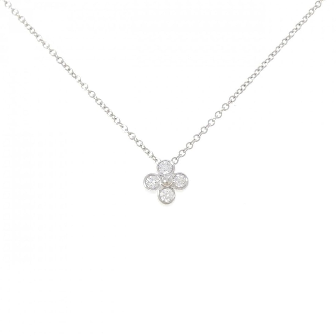 Tiffany Lace Necklace: --- Catalog ---Category: SizePendant Size: 6.7mm x 6.7mm / 0.26'' x 0.26''Neck Circumference: 42 cm / 16.53''Category: DesignGender: WomenMaterial: Platinum 950Pendant Type: PendantNecklace Type: