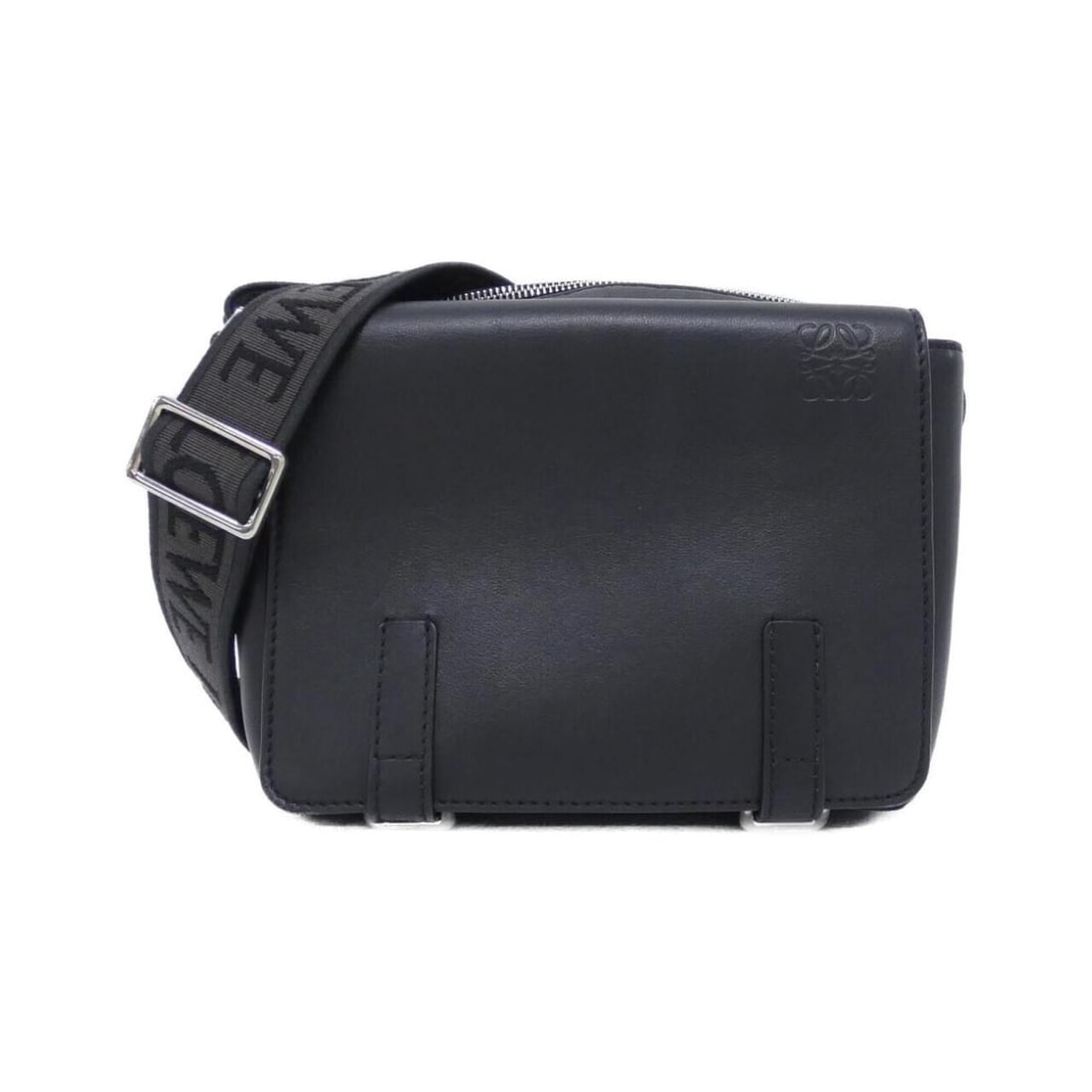 Loewe Military Messenger Handbag XS B553A72X21 Shoulder Bag: --- Catalog ---Category: SizeSize (HxWxD): 18cm x 24cm x 9cm / 7.08'' x 9.44'' x 3.54''Category: DesignType: Messenger bag, Shoulder bagColor: BlackGender: Women,MenMaterial: Leather Category: